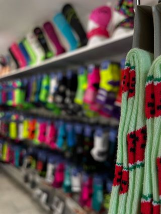 Barevný podzim se STYLE-SOCKS 🍁Dopřejte svým nohám pohodlí i styl, nyní se slevovým kódem výhodněji! ✅ 2 páry ponožek...