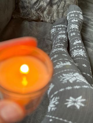 Nadkolenky s vánočním vzorem vytvoří atmosféru vánoc doma, i všude tam, kam v nich půjdeš. 🎄 #nadkolenky #vánočnídárek...